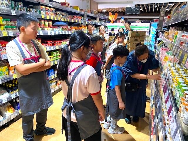 今年「AEON Dream」體驗營主題是「小小理貨員」,孩子可親身體驗貨場整理、陳列及其他相關知識,了解百貨公司營運的基礎工作。