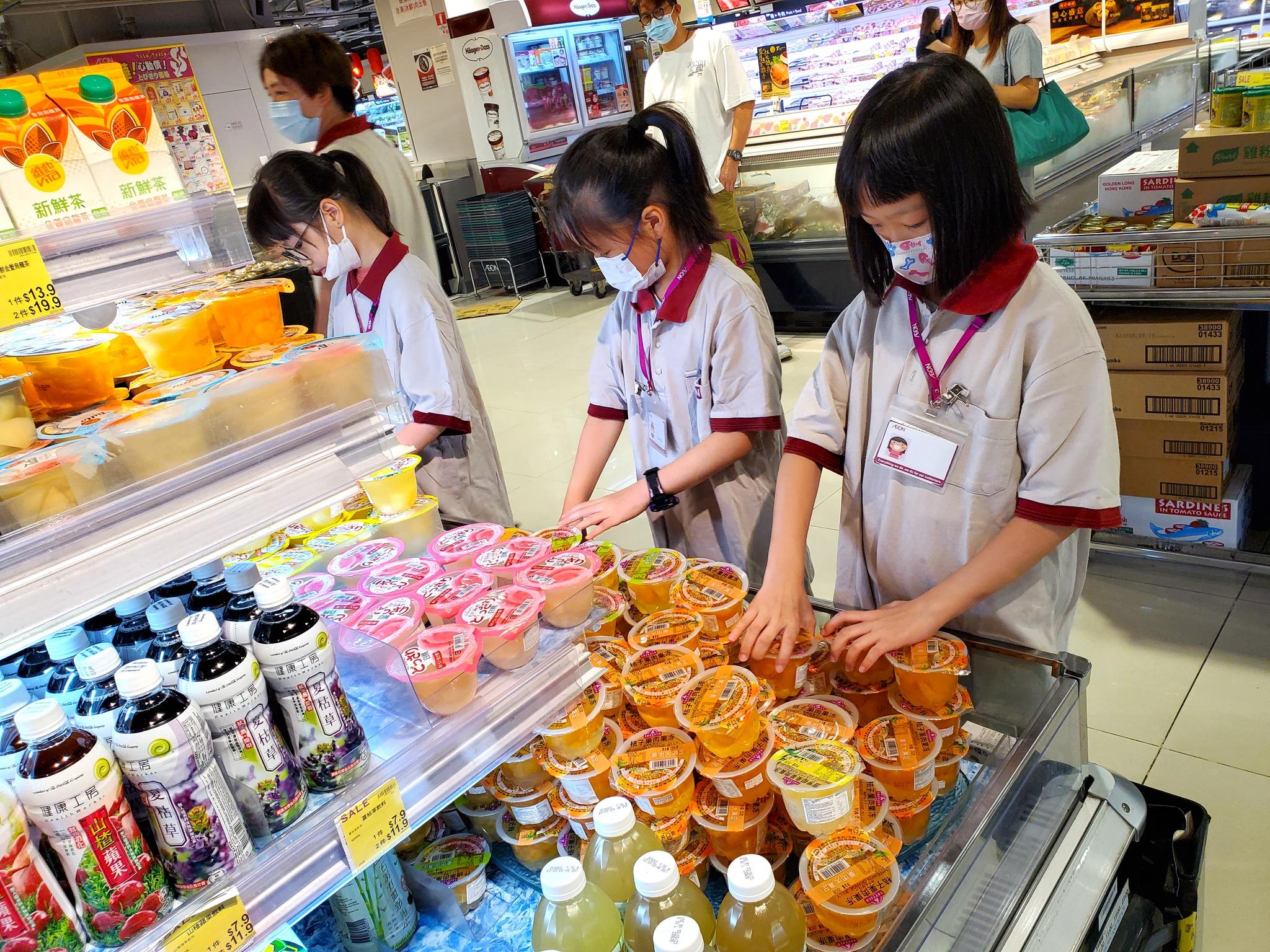 孩子可親身體驗貨場整理、陳列及其他相關知識,了解百貨公司營運的基礎工作。