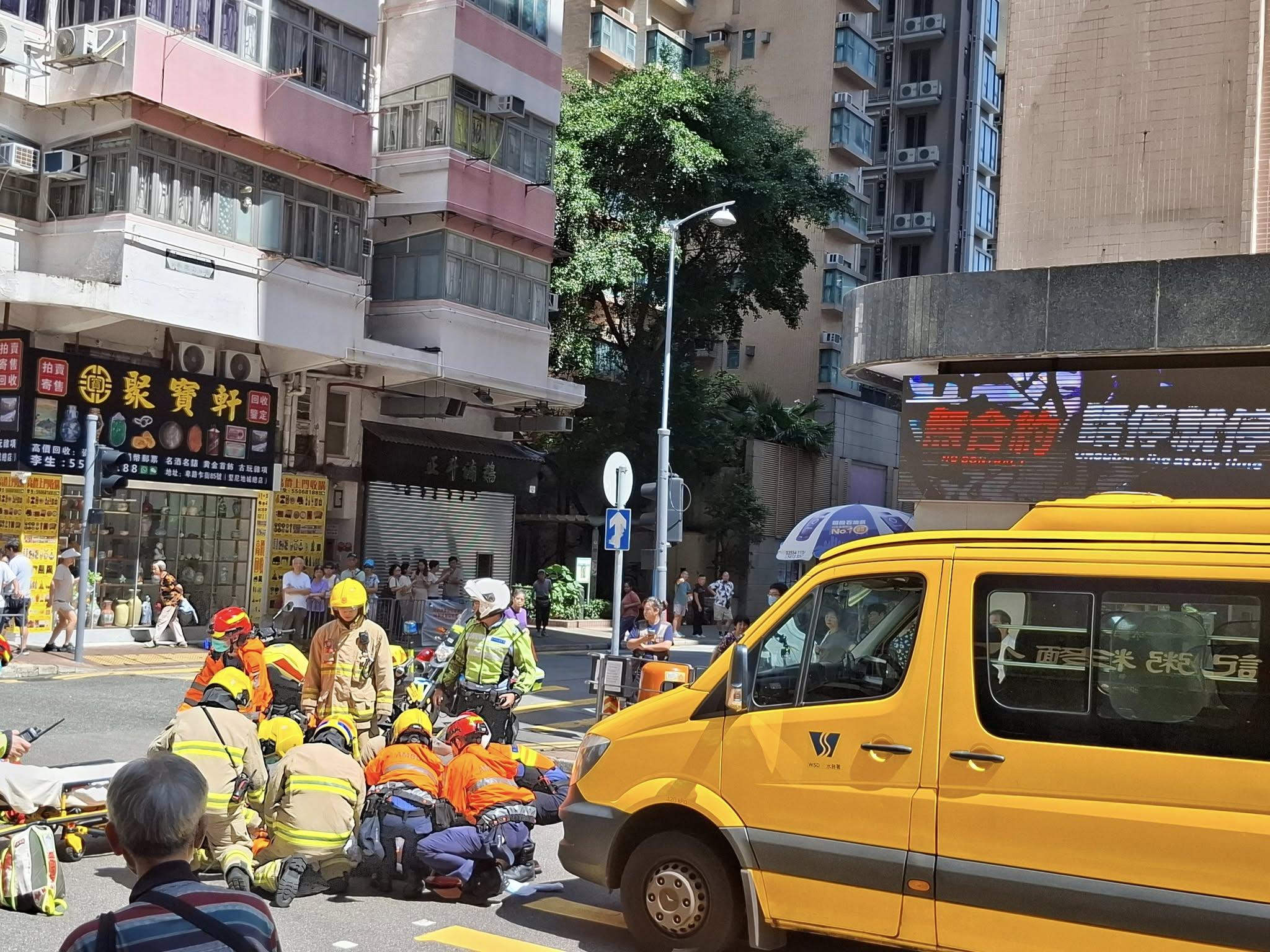 救護員到場為傷者急救,然後將她送往瑪麗醫院搶救。(西環變幻時Facebook)