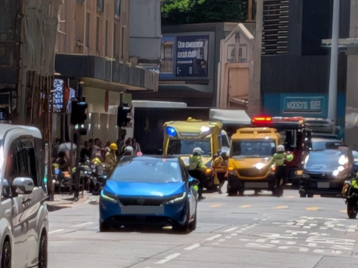 西環垃圾車撞老婦後不顧而去,警兩公里外垃圾站尋獲。(西環變幻時Facebook)