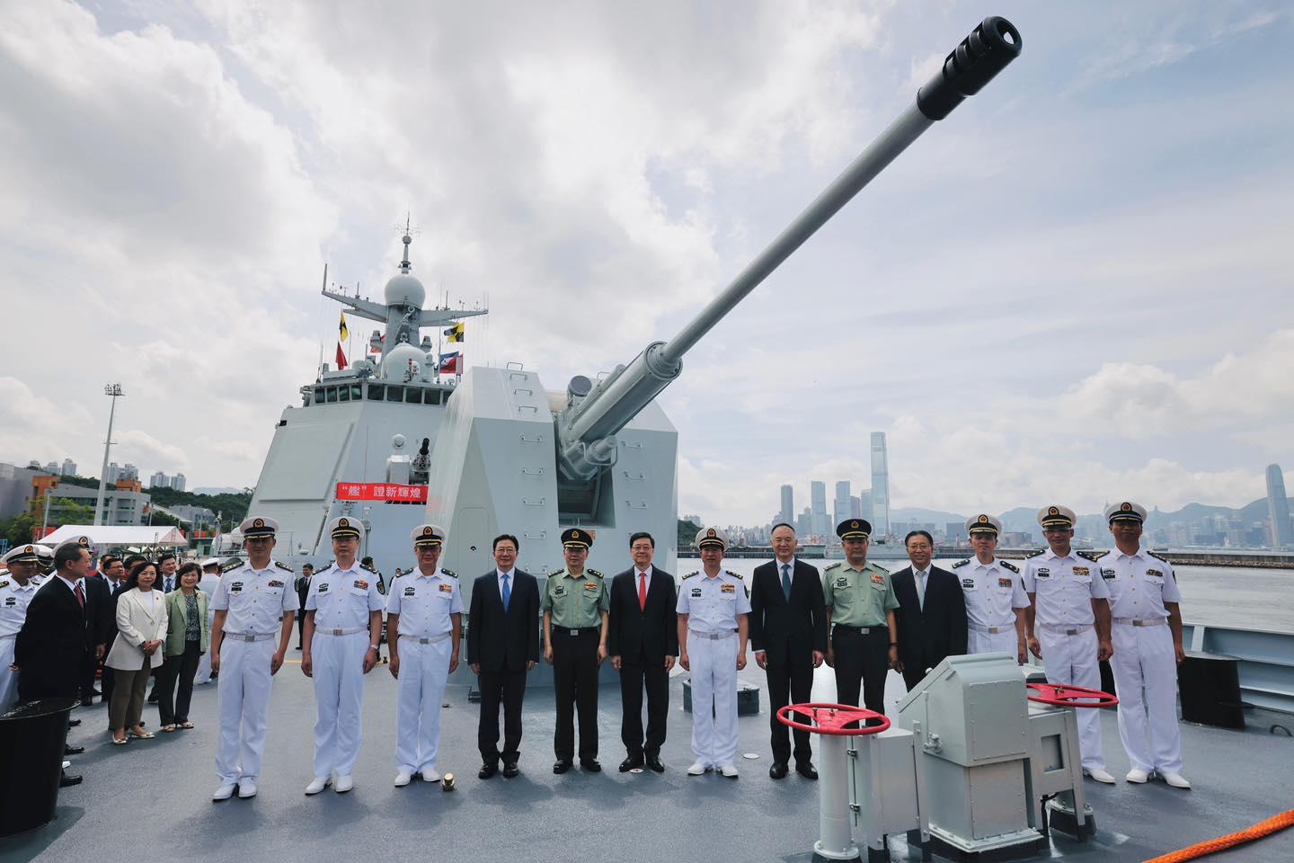 山東艦訪港|抵港訪問5日市民海岸觀賞 李家超:振奮人心代表國家安全固若金湯(多圖)