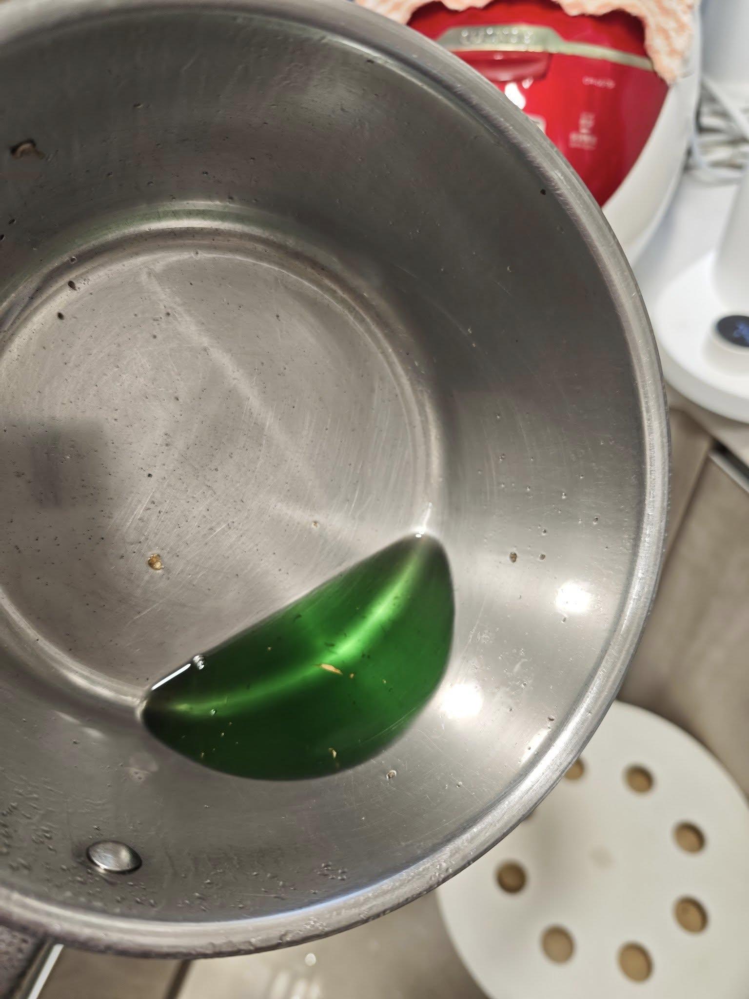 港男超市買「甩色蔥」,引起食安疑慮(FB日出康城 領都、領峯、領凱 - 業主暢所欲言群組)