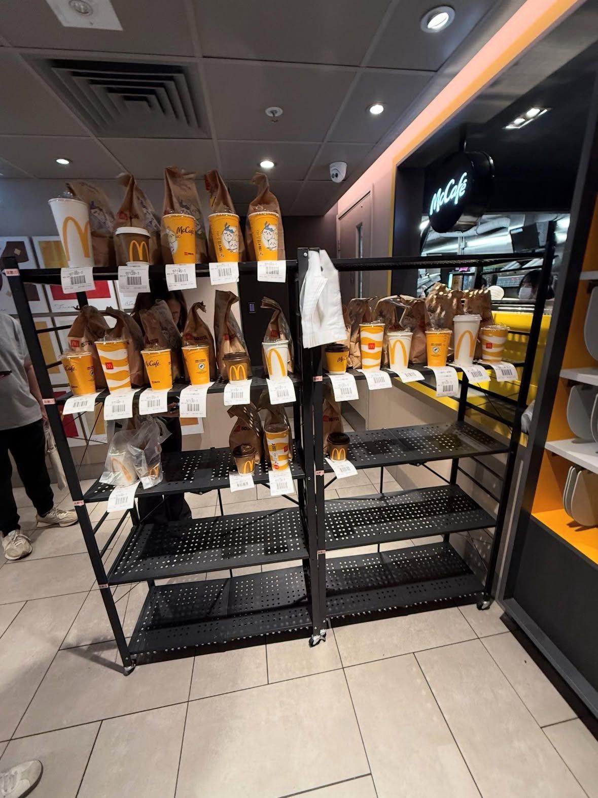 Chiikawa經濟|據社交平台照片所見,多區麥當勞店內均排長龍。