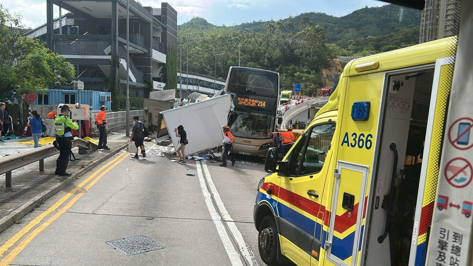 人員接報後到場協助,將傷者由救護車送往聯合醫院。(香港公共交通智庫)