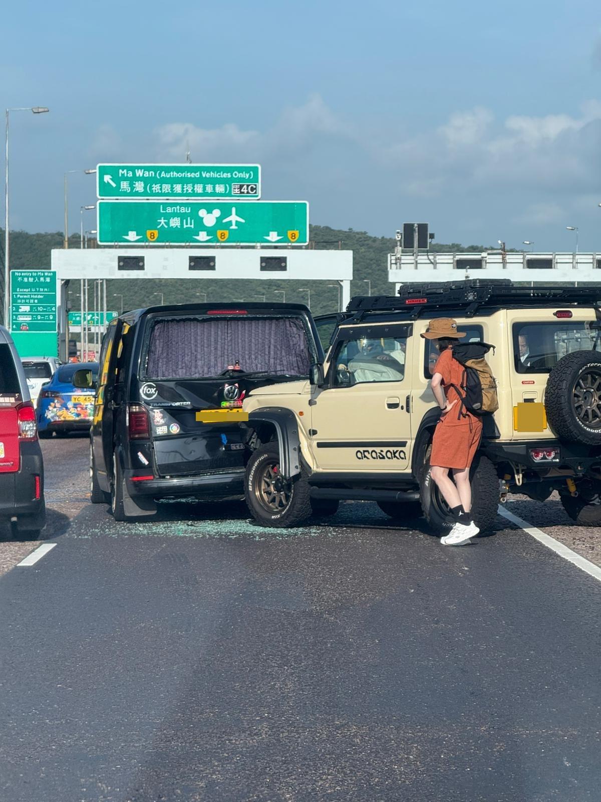 青馬大橋發生多車串燒車禍。(fb「車cam L(香港群組)」圖片)
