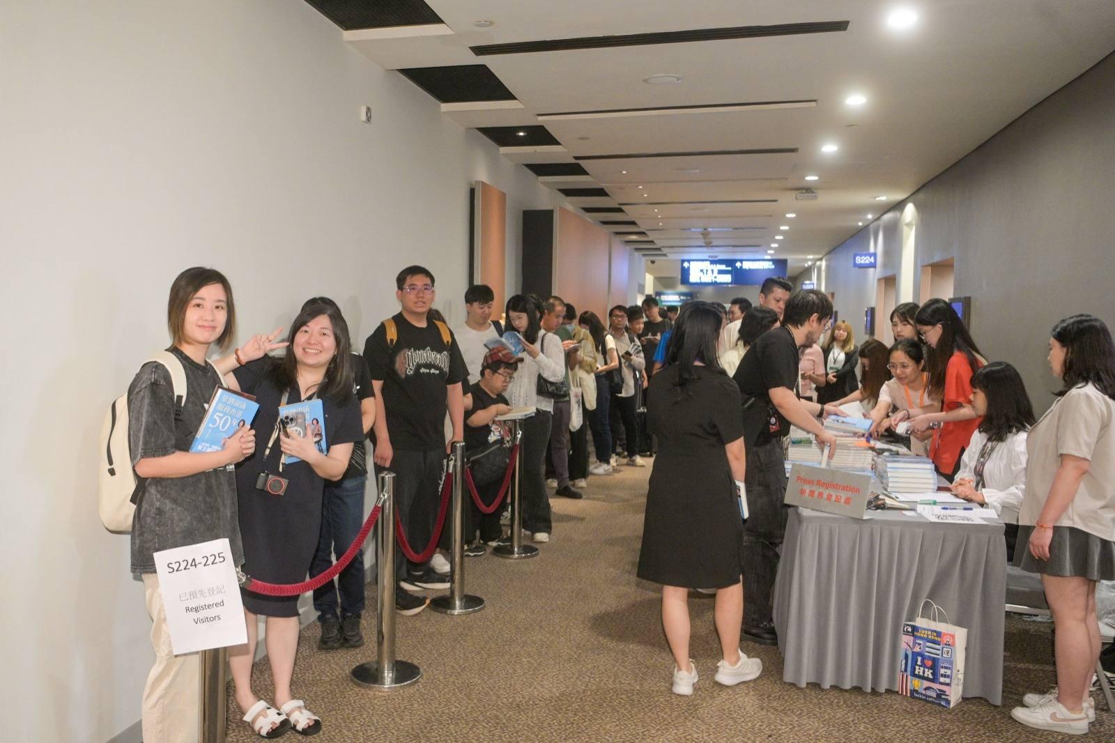 新民黨主席葉劉淑儀在書展推出新書《葉劉淑儀服務香港50年》