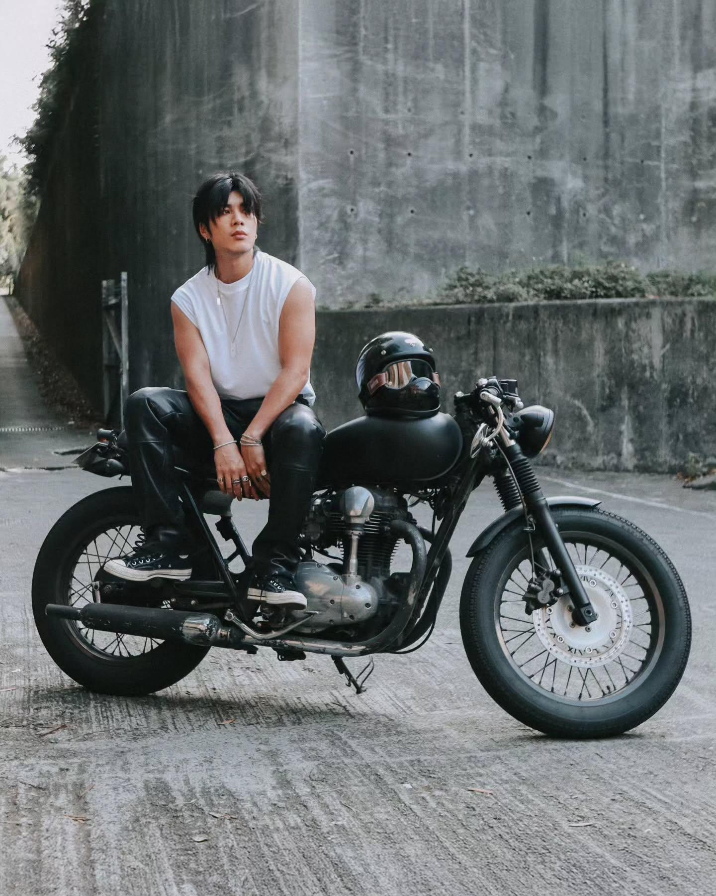 周殷廷透過Threads興奮公開與李察利臣的「10分鐘前真實對話」。