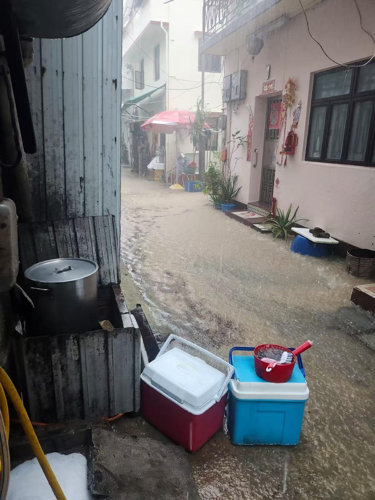 黑雨|南丫島索罟灣第二街水浸(新界地區生活連線fb)