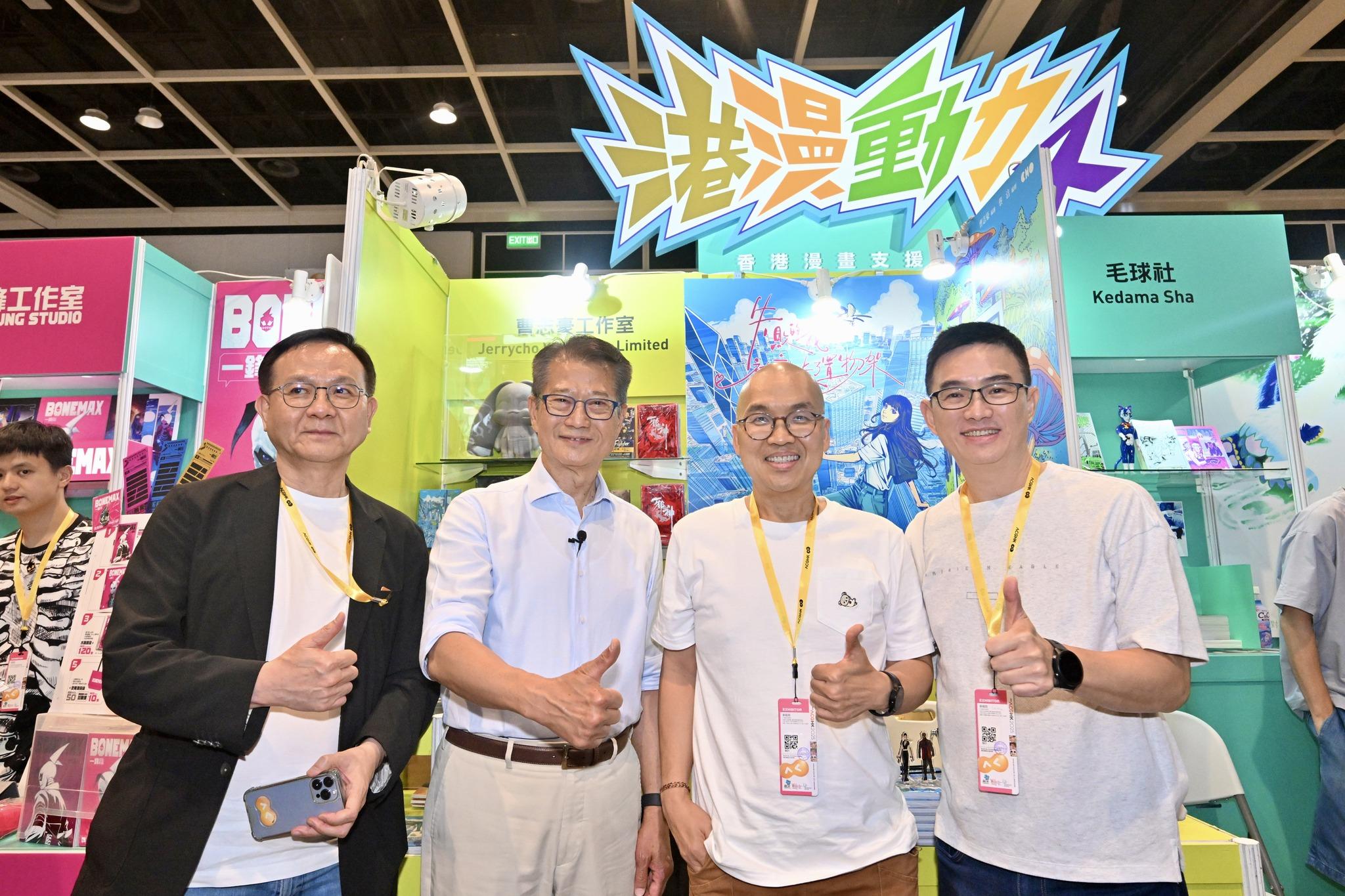 第26屆香港動漫電玩節在灣仔會展舉行,財政司司長陳茂波到場體會現場氣氛及與Cosplay參與者交流(陳茂波fb)