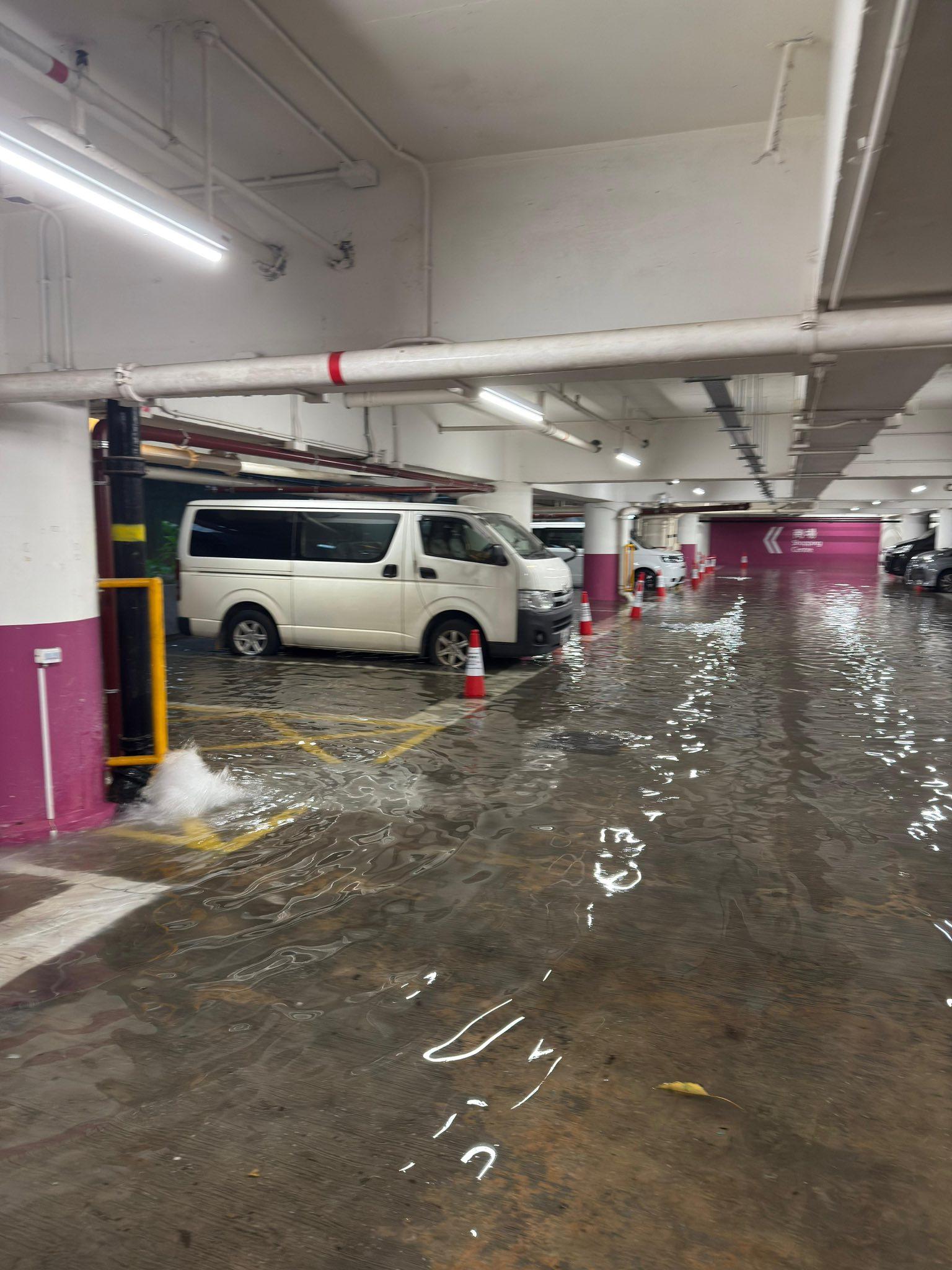 黑雨|柴灣環翠邨停車場水浸(網上圖片)
