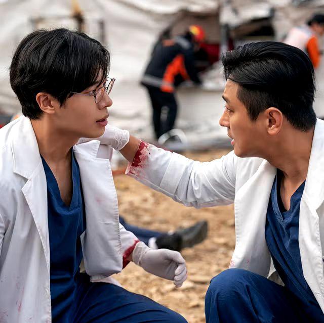 朱智勛夥拍秋泳愚的Netflix劇《外傷重症中心》獲最優秀作品。