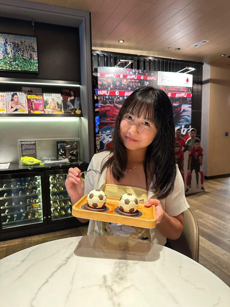 Celine趁暑假期間回港,但仍關心日本情況。(fb@Celine 楊鎧凝)