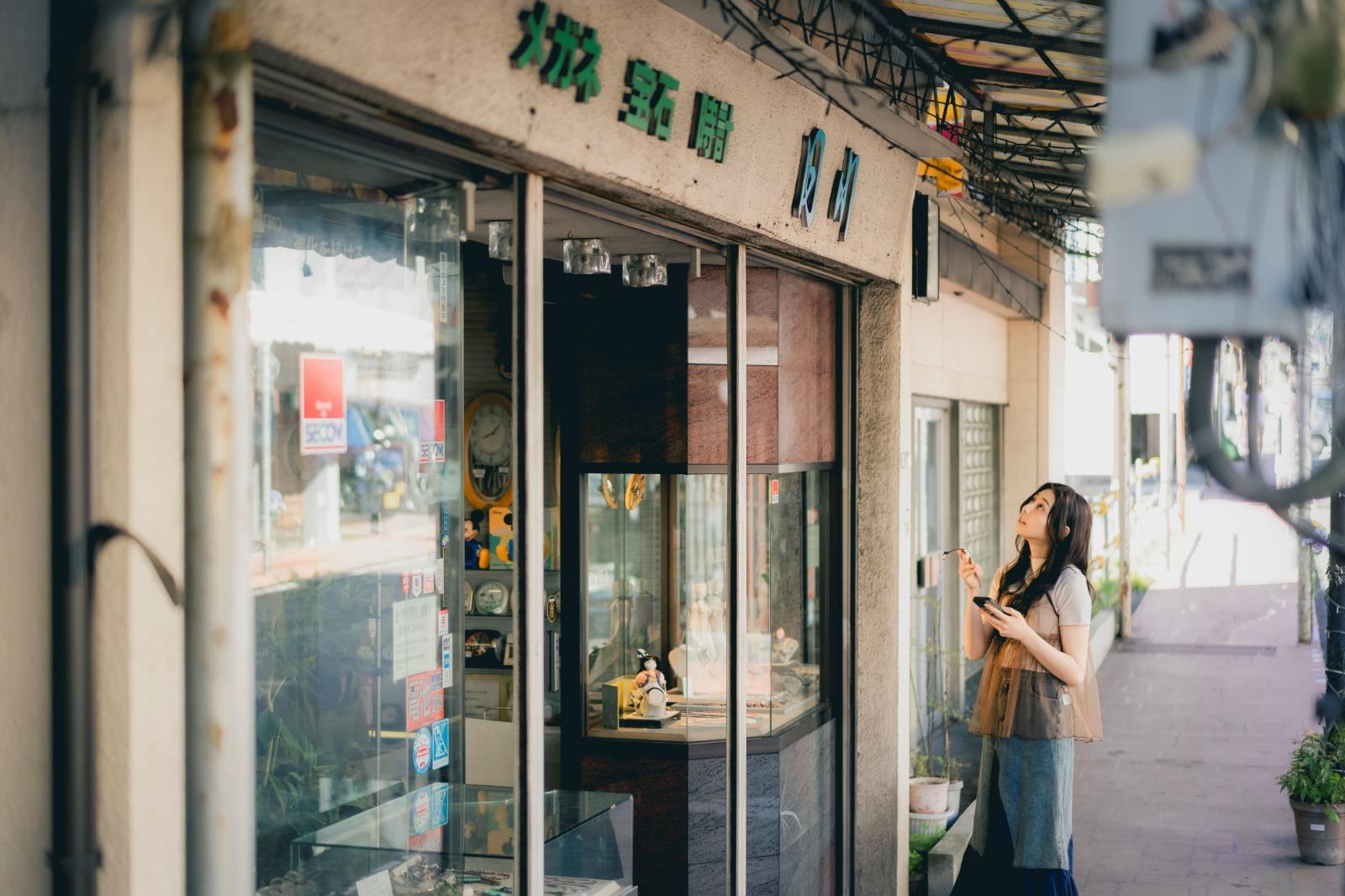 《我所看見的未來》的MV遠赴日本富士市取景,團隊更特邀富士山下的老店「日川時計」合作。