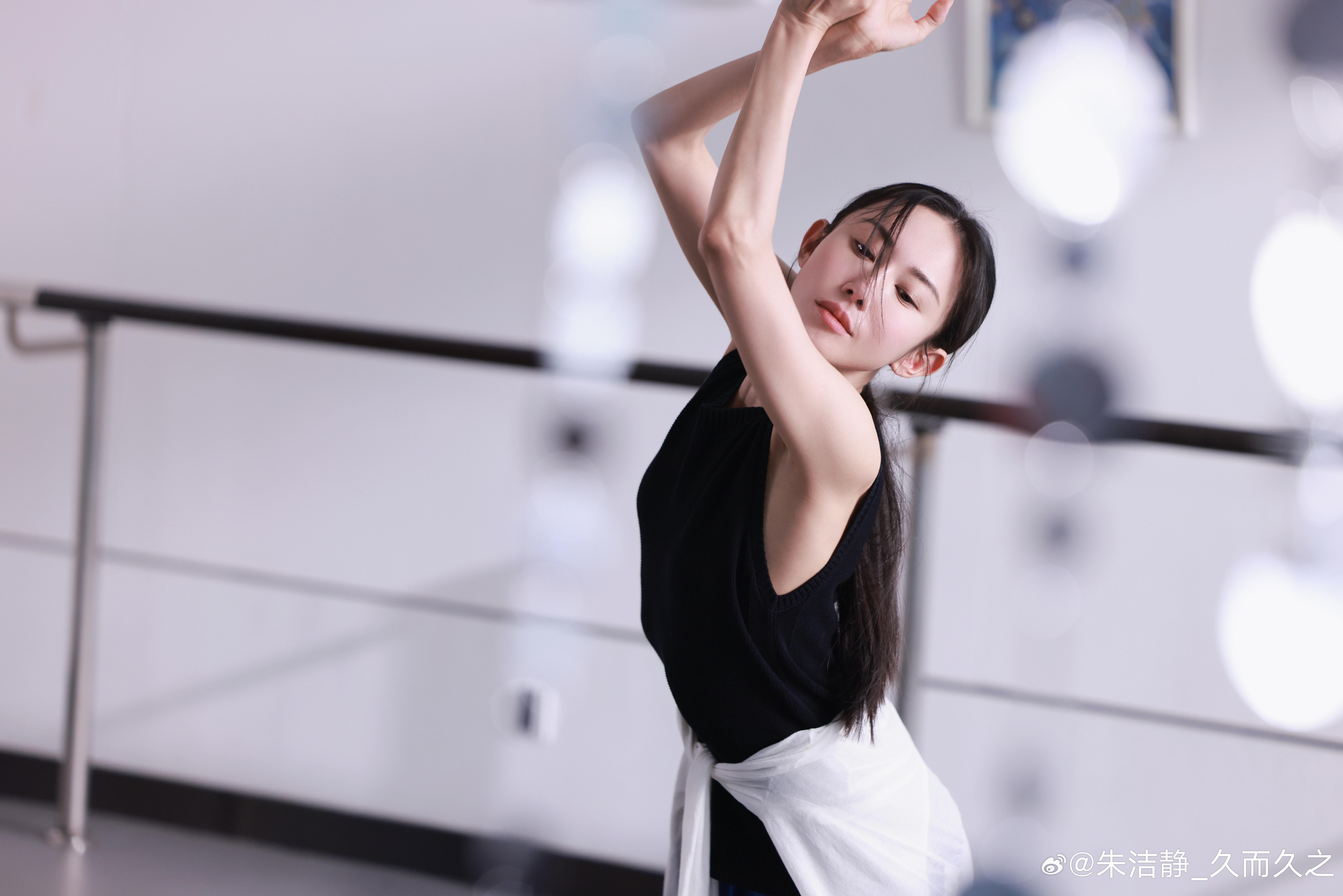 朱潔靜以優美舞姿見稱。