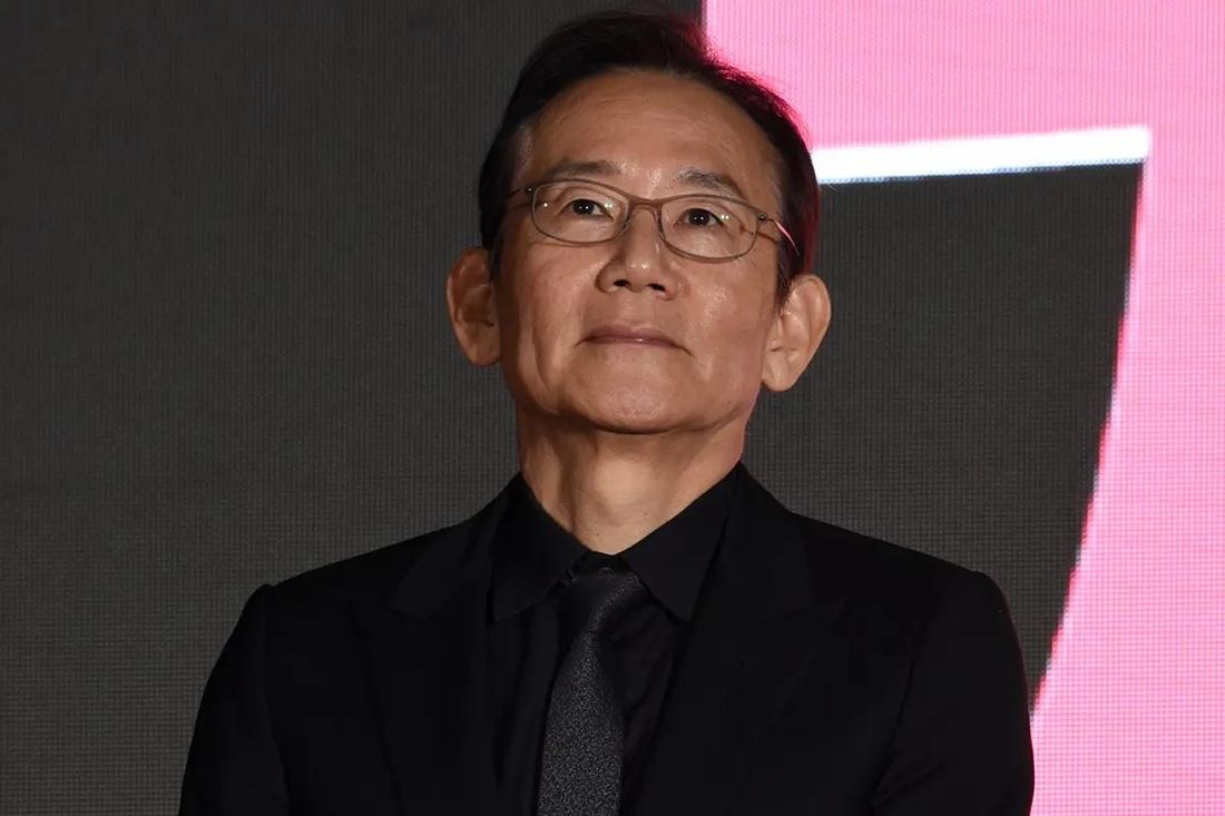 導演周防正行在藝能界擁有一定地位,據聞他超嬲目黑蓮突然辭演。