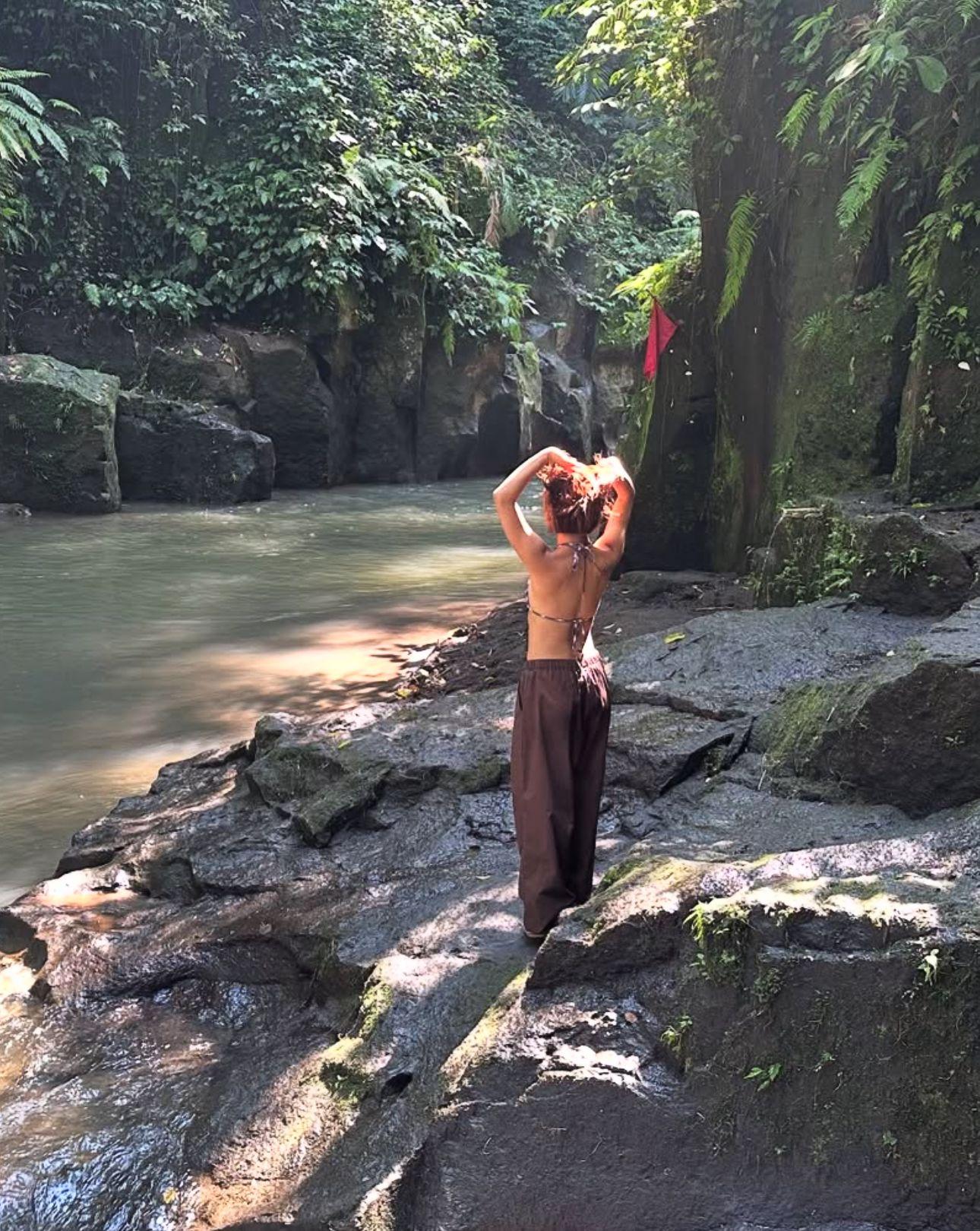 26歲moon tang大解放,激罕曬性感泳照。