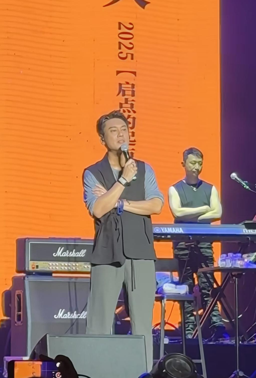 朱孝天獻唱《情非得已》悼念今年因流感併發肺炎而不幸病逝的徐熙媛(大S)。