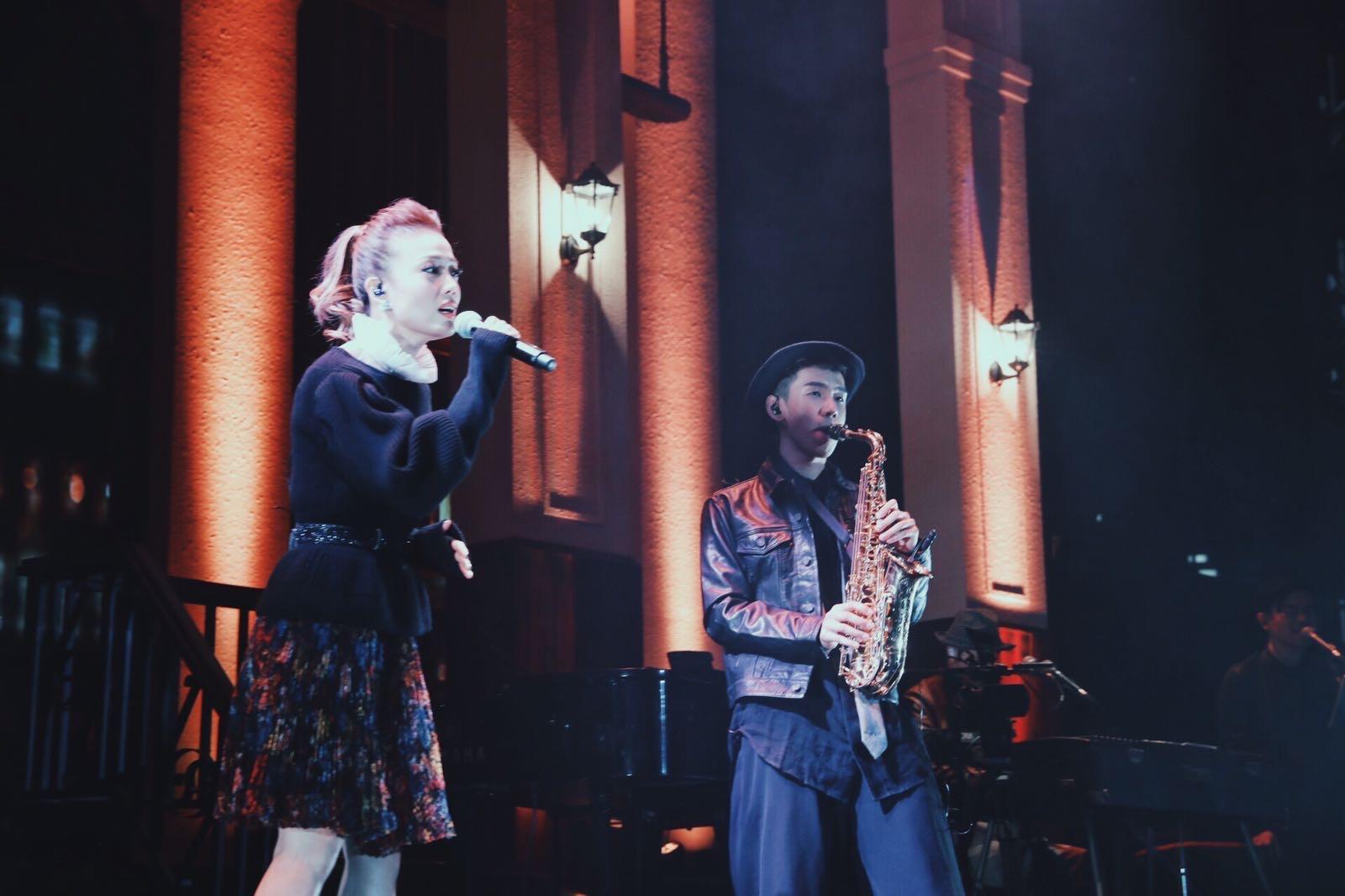 林奕匡獲偶像容祖兒親自邀歌。