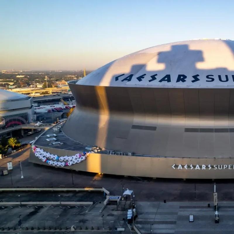 無人機拍攝下的巨型手鍊,確實超巨。