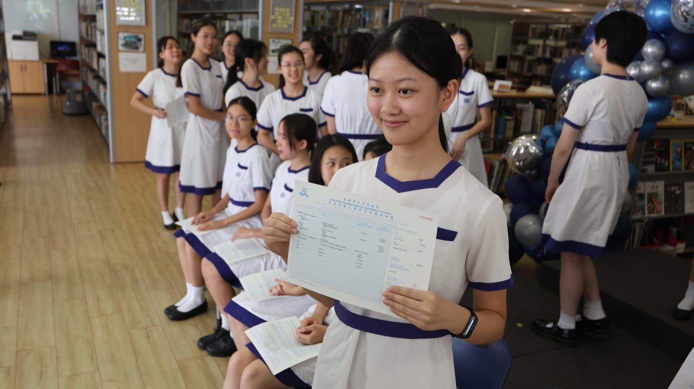 拔萃女書院超級狀元黃穎妍,她的父親是1992年華仁書院會考10A狀元黃偉強。