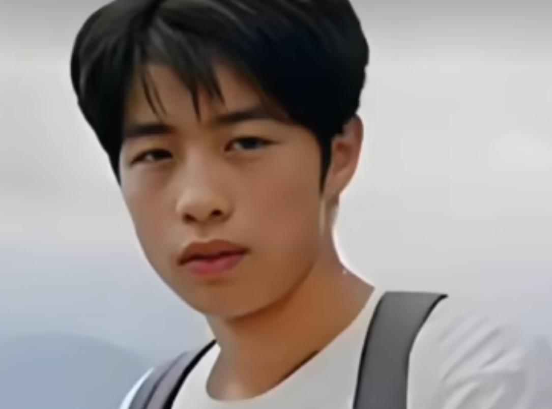 彭姓男子被誘騙至緬甸KK園前模樣。(微博)