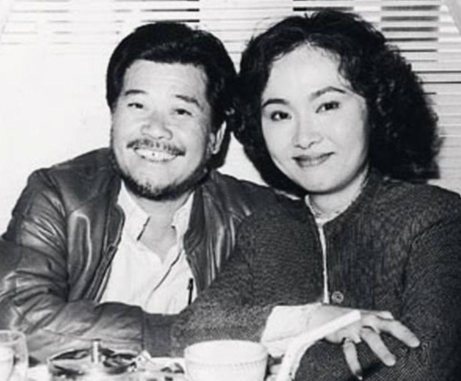 唐佳與雪妮結婚已逾50載,是圈中恩愛夫妻,出入都形影不離。