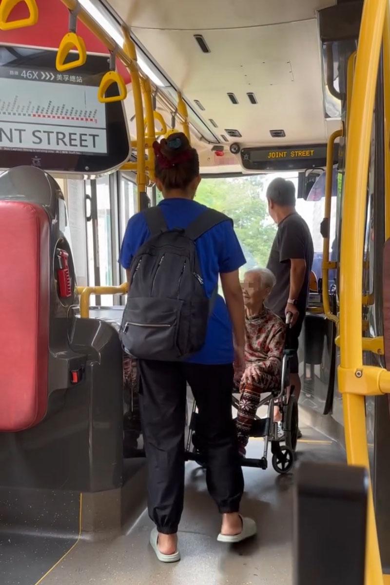 有巴士乘客拍片指輪椅乘客落車要由同行車自行開輪椅板,車長在旁未有協助,九巴調查發現事實的另一版本。(Threads網民akanatalie2影片截圖)
