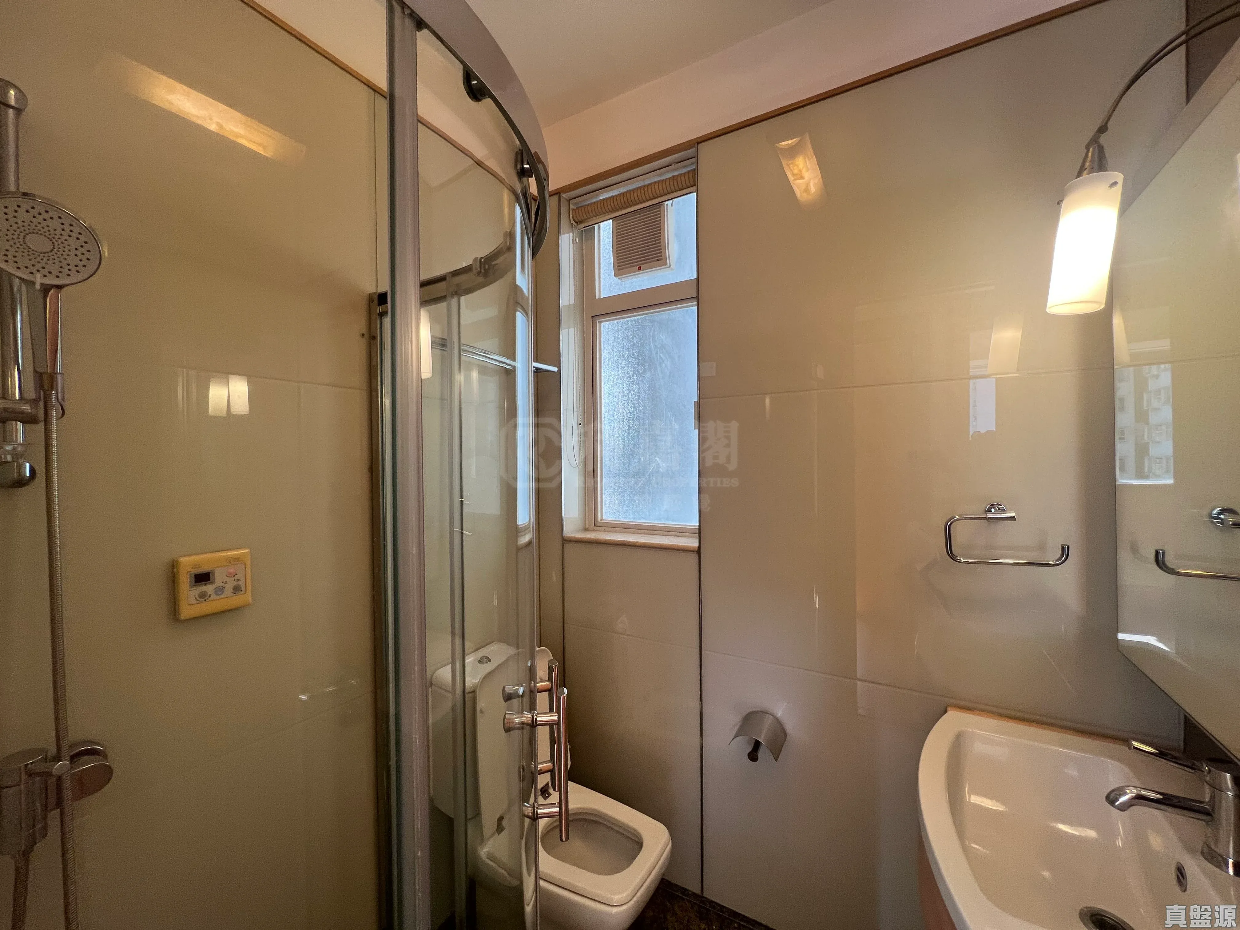 單位為三房連套房設計,浴室裝修企理。(代理提供)