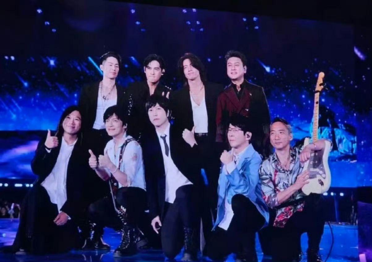 F4言承旭、周渝民(仔仔)、吳建豪和朱孝天,擔任五月天巡唱終極尾站演唱會嘉賓。(網上圖片)