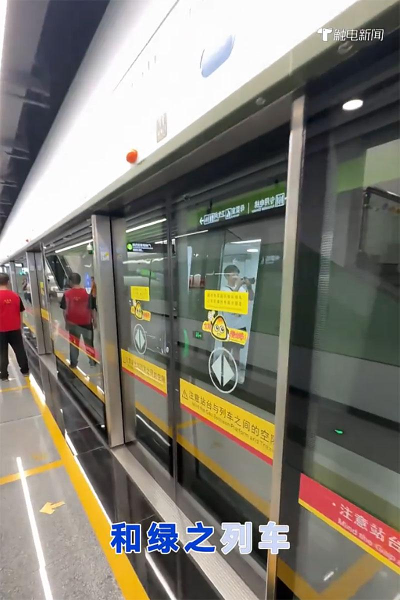 廣州地鐵12號線通車,有鐵路迷專誠改歌詞慶祝。(《觸電傳媒》截圖)