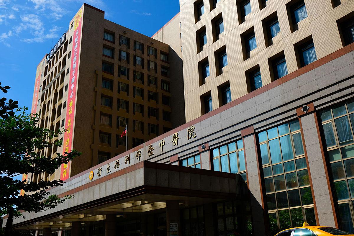 涉事酷聖石分店共有4人送台中醫院治理。(互聯網)