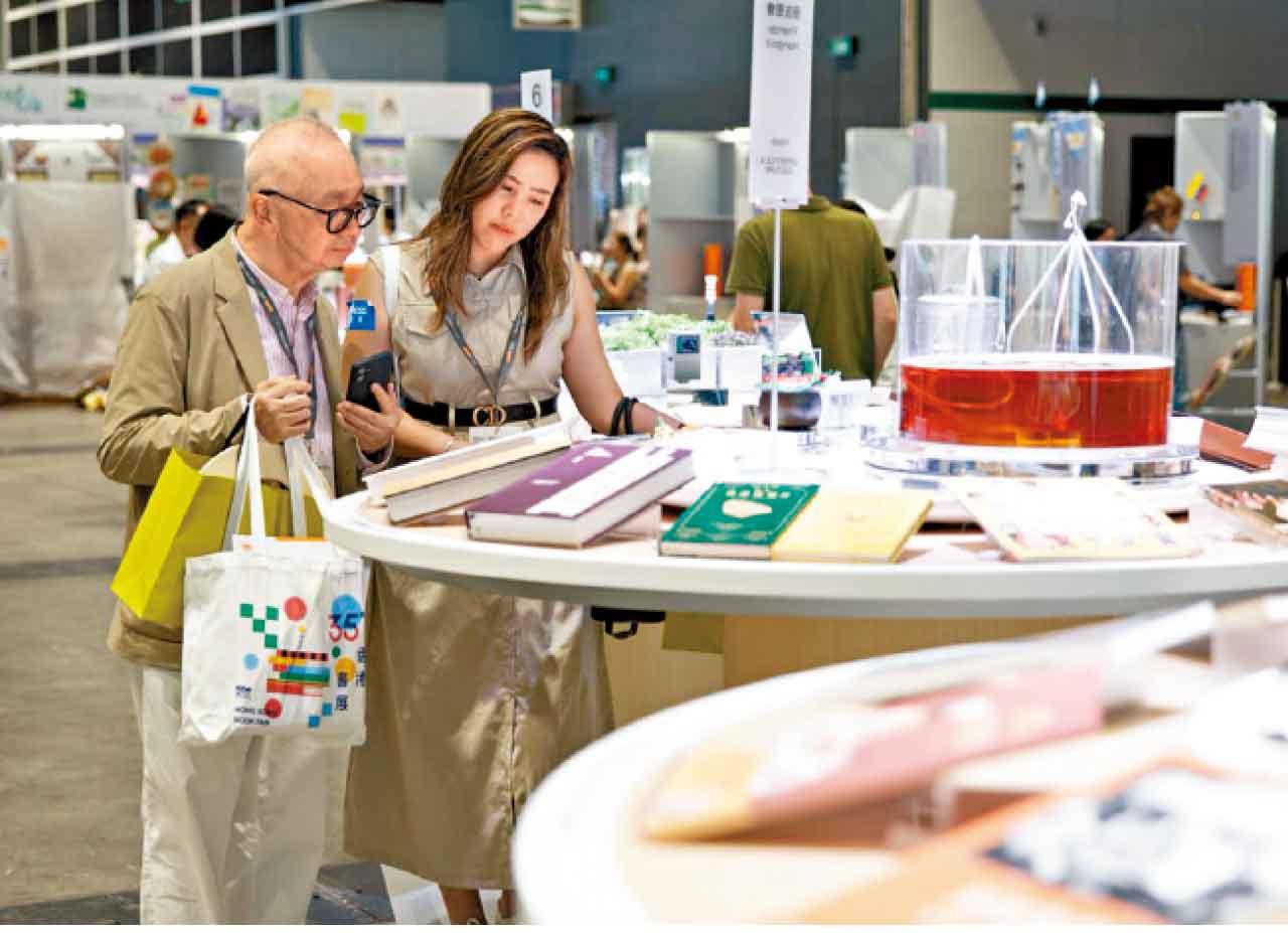 互動展覽「呢度book位」,參觀者可配對專屬書單及欣賞展物。