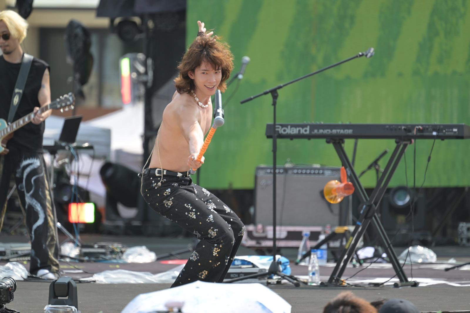 Charming Way的張明偉,與台下fans玩得非常開心。