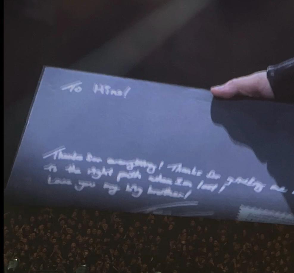 Tyson Yoshi在黑膠包裝盒上,親手寫上感激說話。