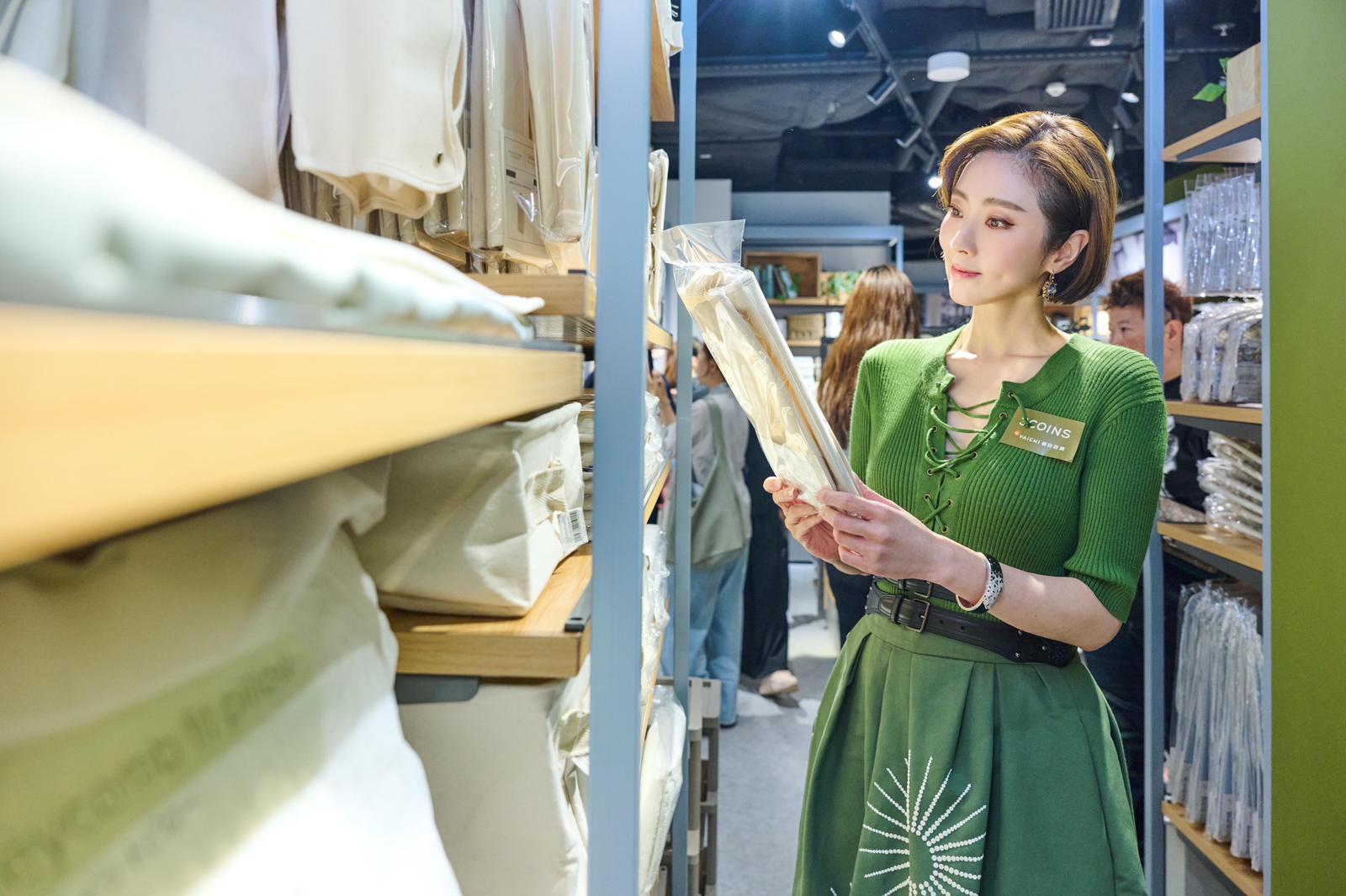 Shirley亦於場內搶買一系列日常生活及家居用品。