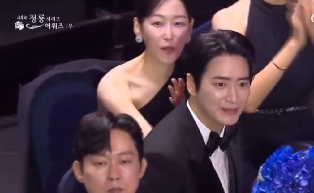 有「最帥反派」之稱的李浚赫才是得獎人。