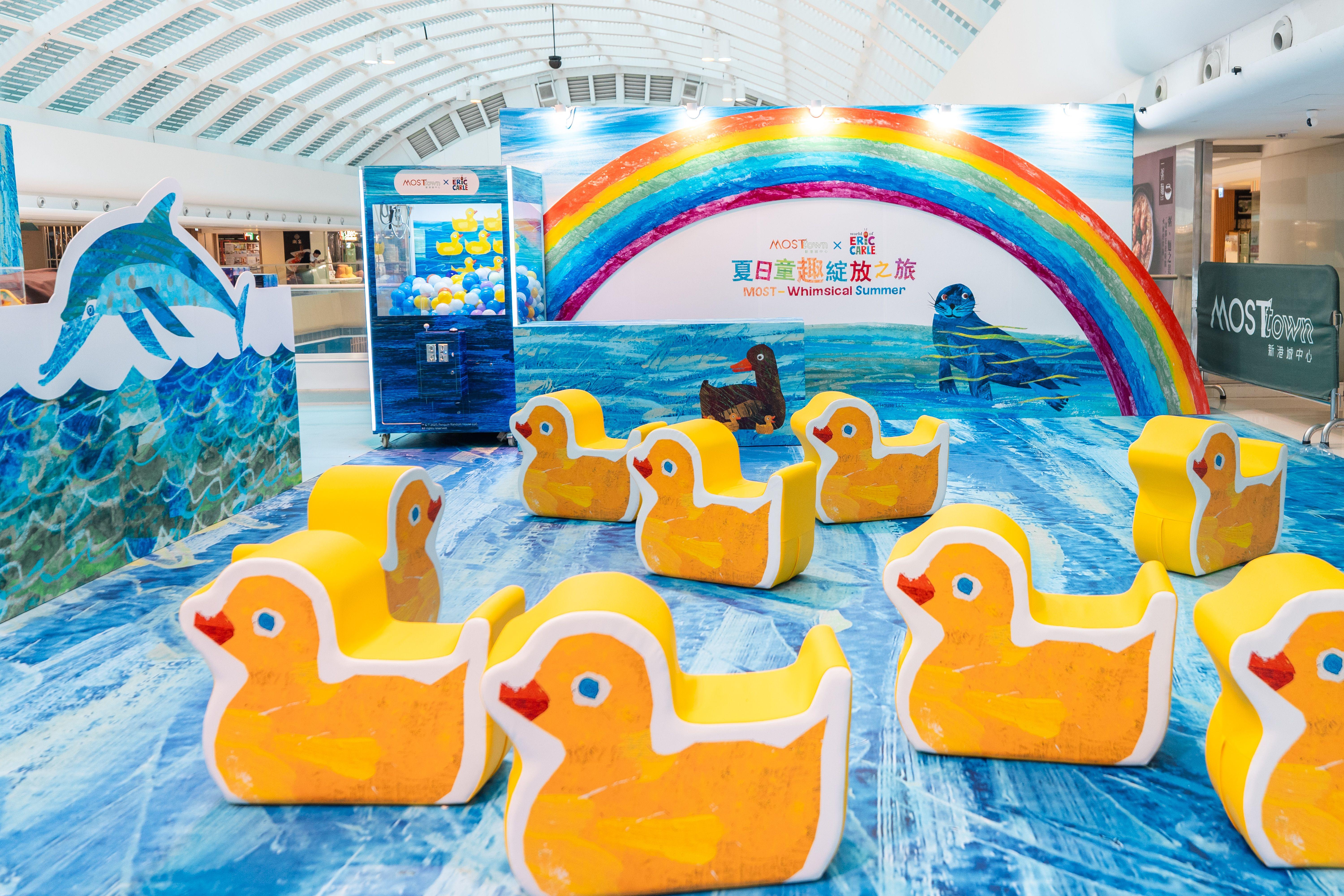 全港首個《10隻橡皮小鴨》繪本主題的誠品書店期間限定店登陸L3天橋活動區