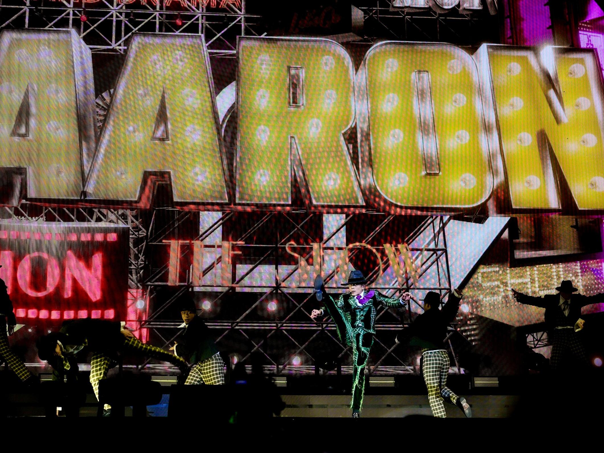 郭富城(城城)於澳門舉行兩場「夢幻舞林演唱會」壓軸篇,又跳又唱,非常落力。