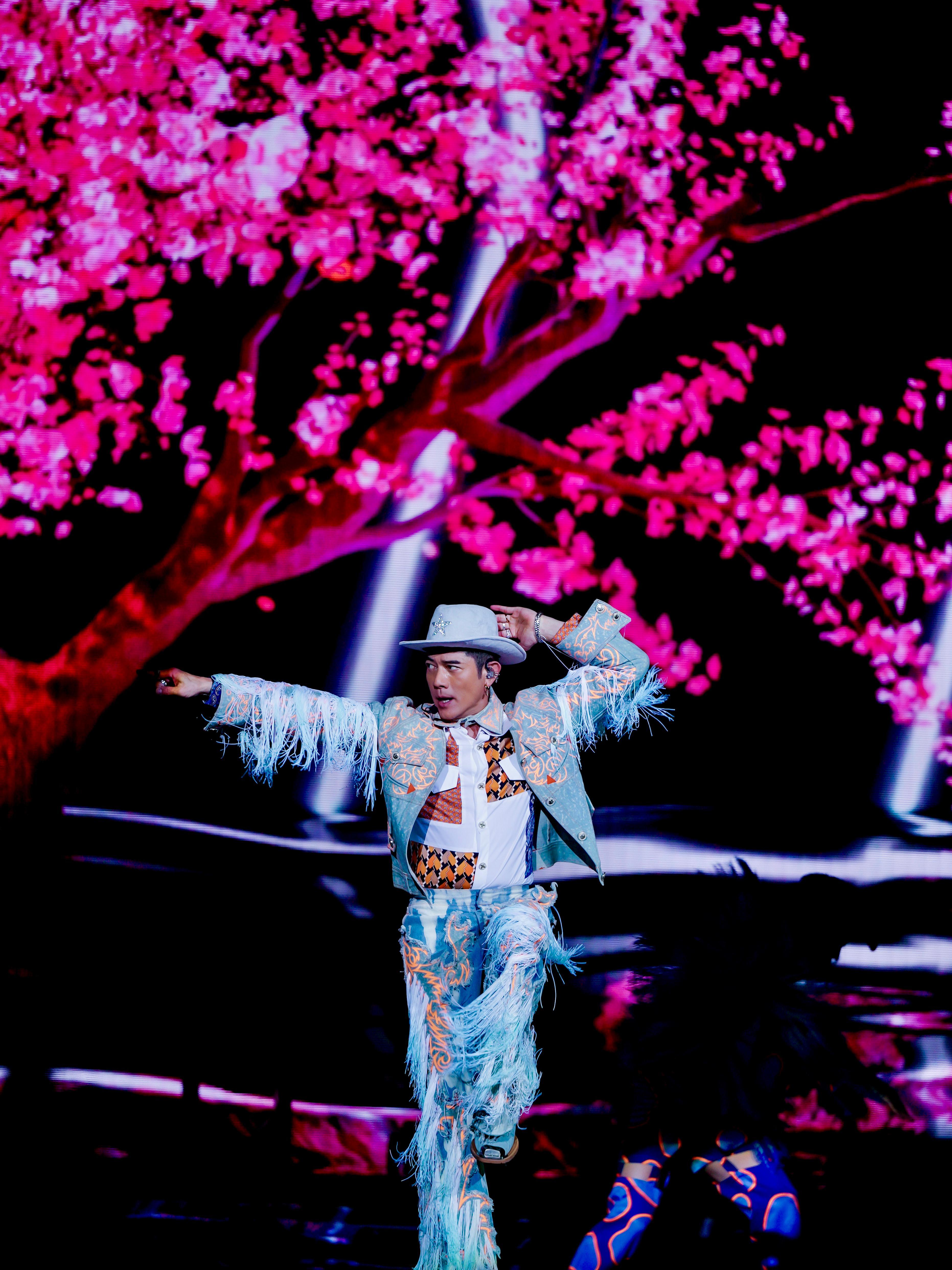 郭富城(城城)於澳門舉行兩場「夢幻舞林演唱會」壓軸篇。