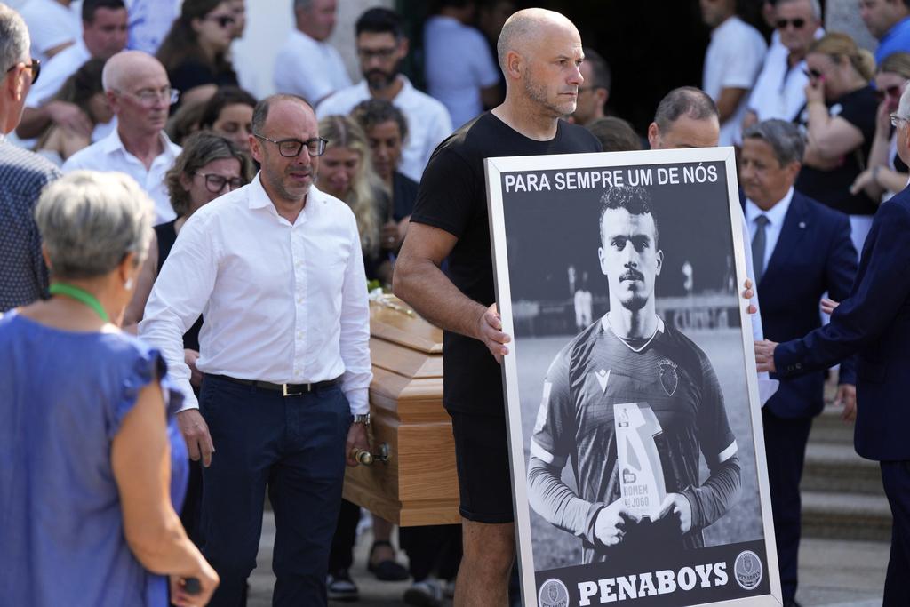 祖達(Diogo Jota) 及其胞弟安迪施華(Andre Silva)在西班牙車禍去世,早前舉行葬禮。(美聯社)