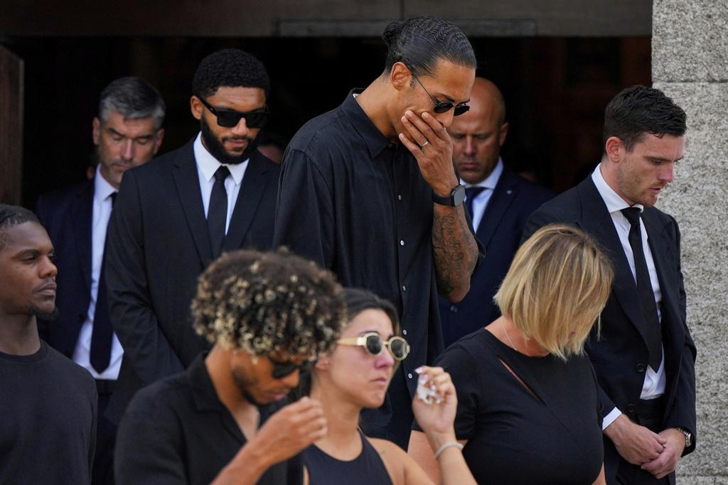 祖達(Diogo Jota) 及其胞弟安迪施華(Andre Silva)在西班牙車禍去世,早前舉行葬禮。(美聯社)