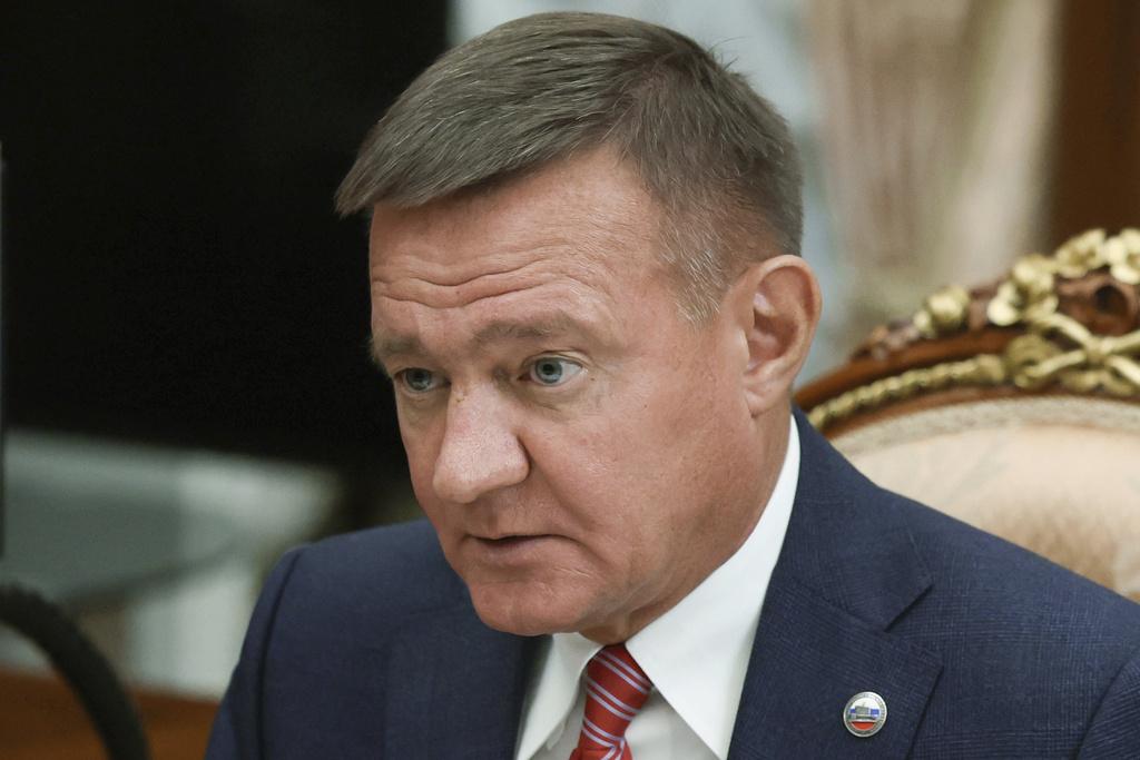 俄羅斯運輸部長史塔洛沃伊(Roman Starovoit)遭總統普京革職幾個小時後,被人發現倒斃在其Tesla旁,懷疑他吞槍自盡。(美聯社)