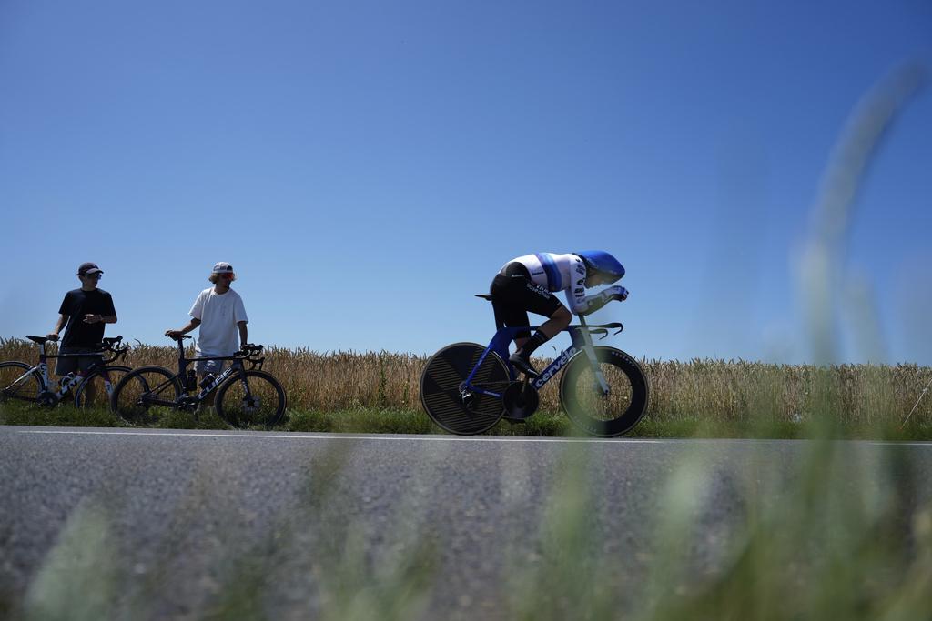 意大利車手艾費尼(Edoardo Affini)在環法第5站排第三。(美聯社)