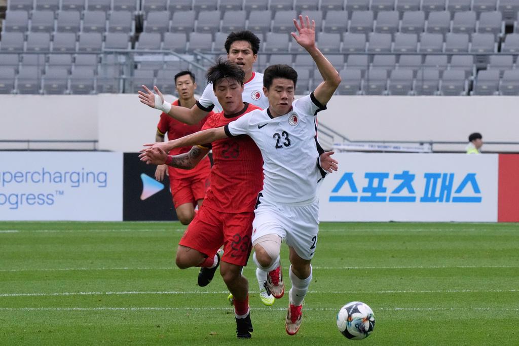 港隊的孫銘謙阻擋對手得球。(美聯社)