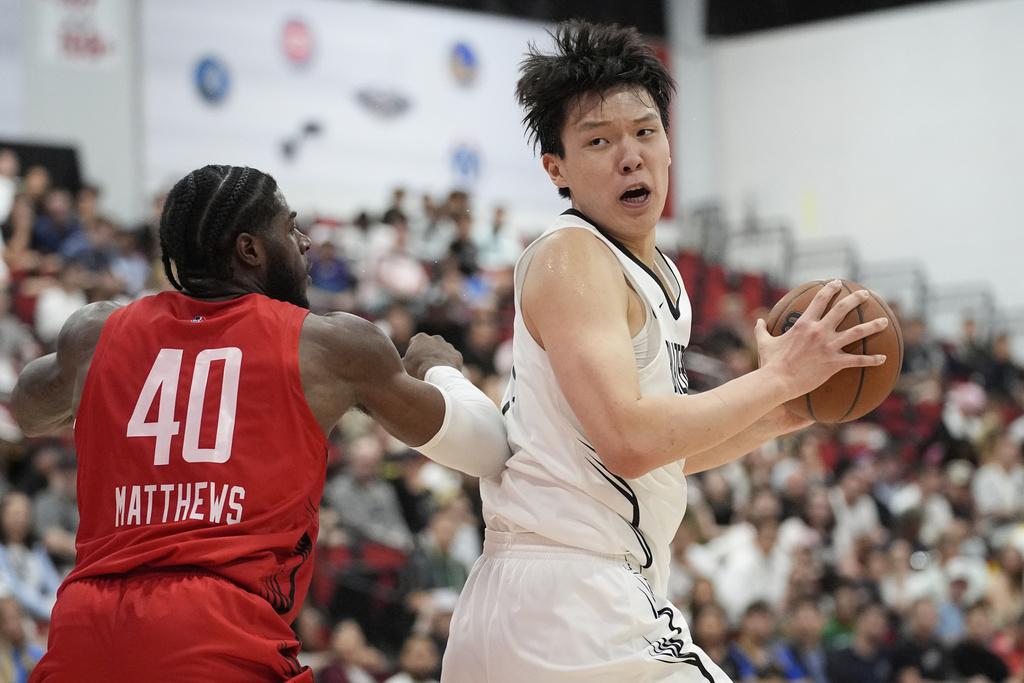 NBA|楊瀚森變搖錢樹 拓荒者微博抖音激增。(美聯社)
