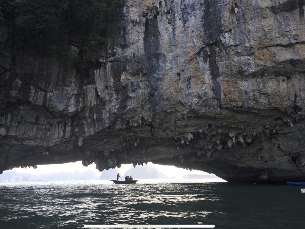 越南下龍灣船難釀最少34死。(美聯社)