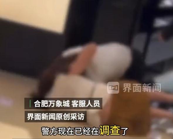 安徽合肥店員與女顧客扭打成一片成為MMA事件。(微博)