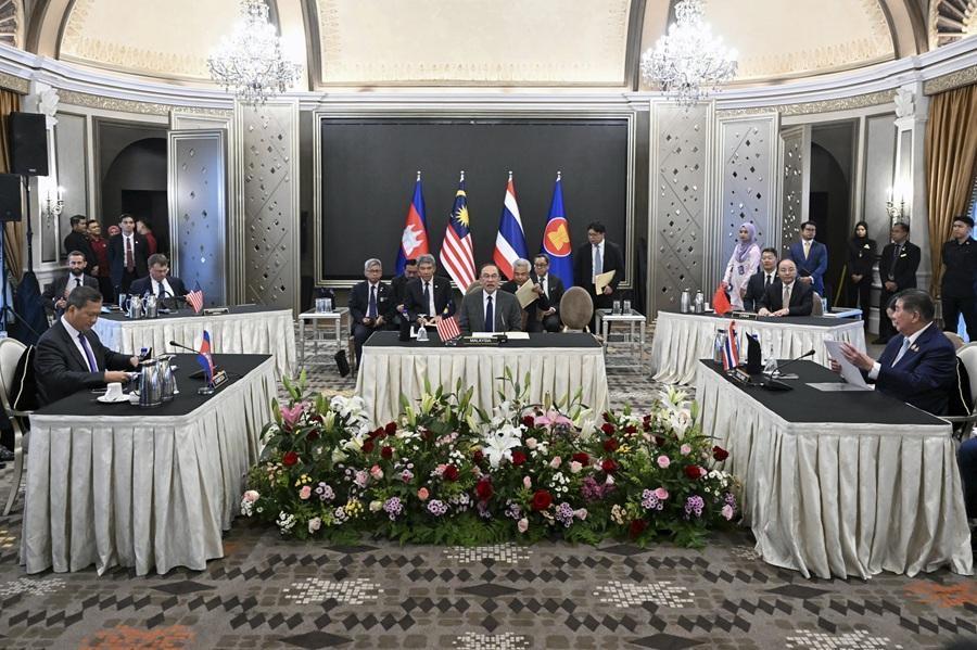 泰柬衝突|泰柬領袖談判後同意立即停火 柬埔寨詐騙園區遭炮轟(有片)