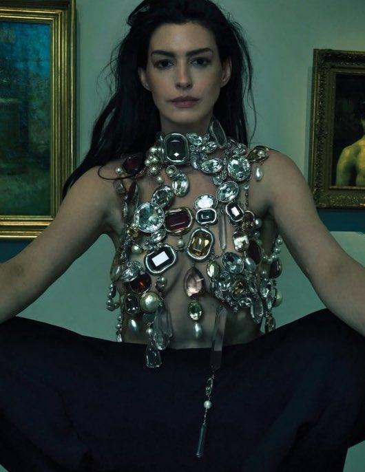 為美版《Vogue》拍攝的內頁彩照,由Annie Leibovitz負責掌鏡拍攝。