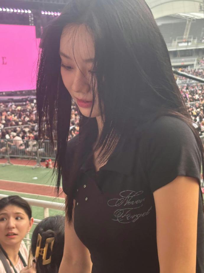 李惠利亦是BLACKPINK坐上客。